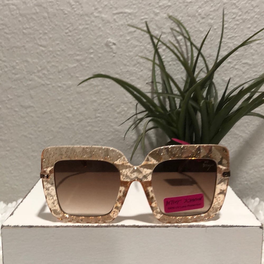 Betsey Johnson Women’s Sunglasses ✨Rose Gold & Sparkles✨